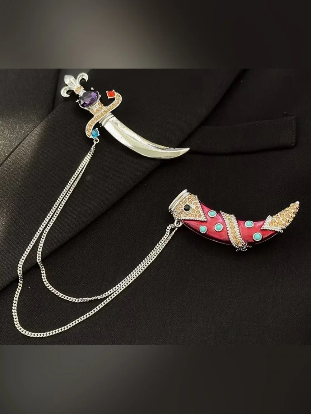 7/$70 Vintage Style Knife & Sheath Brooch 🔖